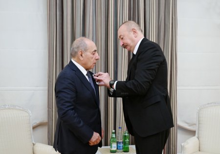 Президент Ильхам Алиев вручил Ягубу Эйюбову орден «Истиглал»