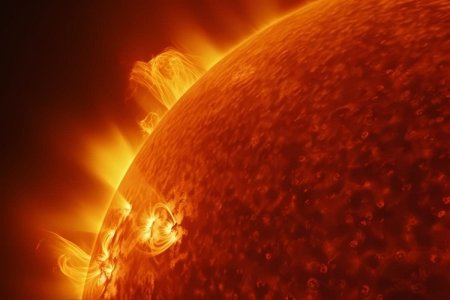 На Солнце произошла серия вспышек: Землю поразит новая магнитная буря