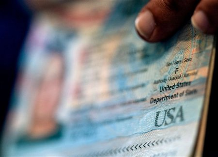 В США запретили трансгендерам менять пол в паспорте