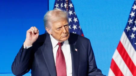 Трамп помиловал десять обвиняемых во вмешательстве в выборы в США
