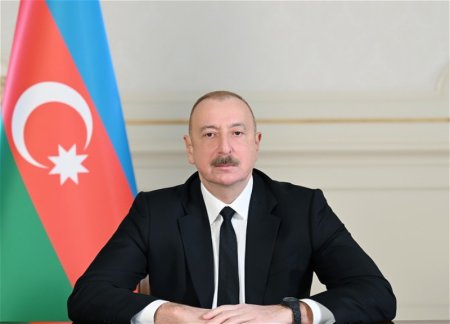 Ильхам Алиев поздравил Махмуда Аббаса с национальным праздником