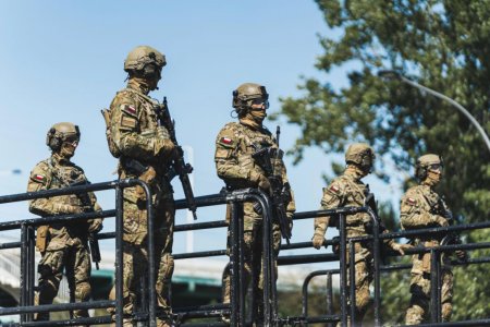 Польша разворачивает 10 тысяч военных