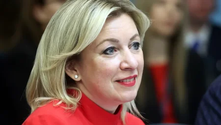 Захарова сравнила признание Пугачевой с подвигом своего деда‑фронтовика