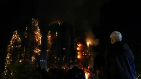 В Гонконге потушили пожар в ЖК, унесший жизни более 90 человек