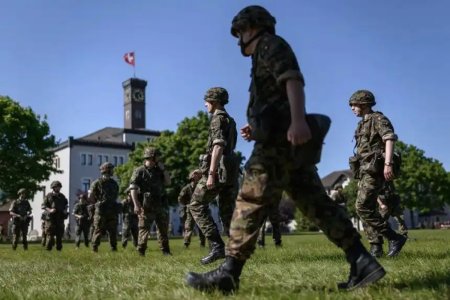 Швейцарцы отвергли введение всеобщей гражданской службы и новые налоги