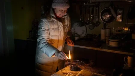 Киев живет пятые сутки без света