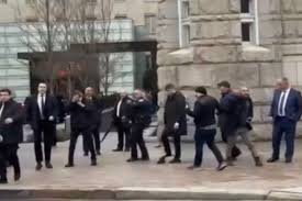 Посольство Азербайджана в США: Протестующие пытались атаковать автомобиль Президента