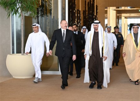 Ильхам Алиев прибыл с визитом в Объединенные Арабские Эмираты