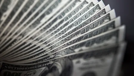 Внешний госдолг России впервые с 2006 года превысил $60 миллиардов