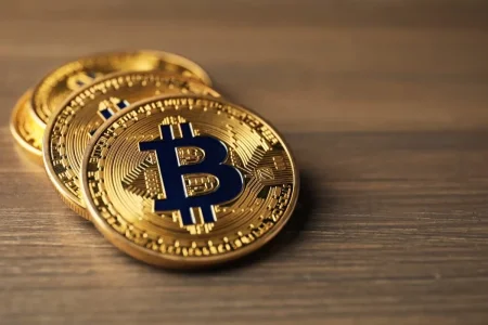 Bitcoin» подешевел почти на 3%