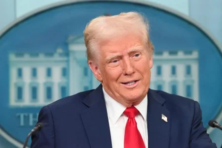 Трамп объявил о введении новых 10-процентных пошлин на весь импорт в США