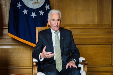 Посол США во Франции отстранён от контактов с членами правительства