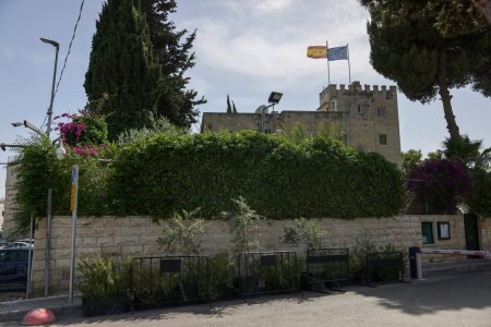 Испания отзывает посла из Израиля