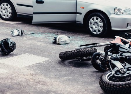 В Баку автомобиль столкнулся с мотоциклом, есть погибший