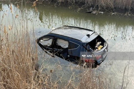 В Зардабе машина упала в канал: 2 человека погибли, 4 получили травмы