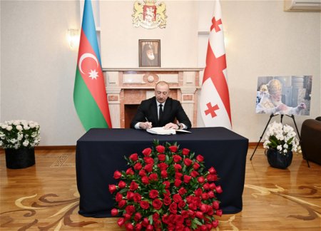 Президент Ильхам Алиев посетил посольство Грузии в Азербайджане и выразил соболезнования