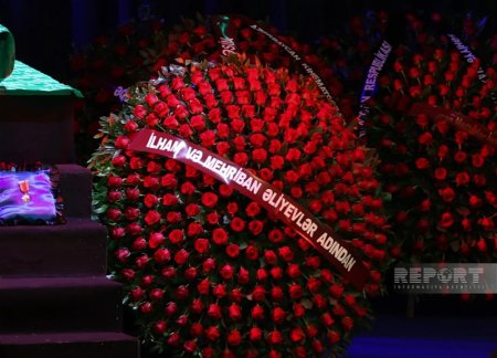 Ильхам Алиев и Мехрибан Алиева отправили венок на церемонию прощания с Расимом Балаевым