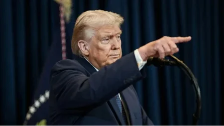Трамп раскритиковал Францию, а Британии посоветовал отправиться и "забрать нефть" с Ближнего Востока