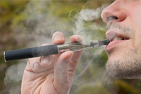 C сегоднящнего дня будут штрафовать за курение электронных сигарет на улицах