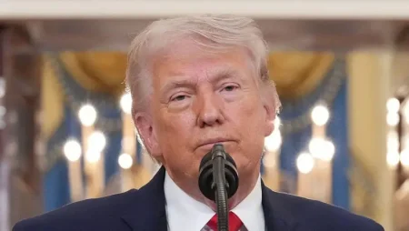 Трамп угрожает разбомбить мосты и электростанции в Иране во вторник