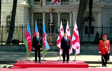 В Тбилиси состоялась церемония официальной встречи Президента Ильхама Алиева