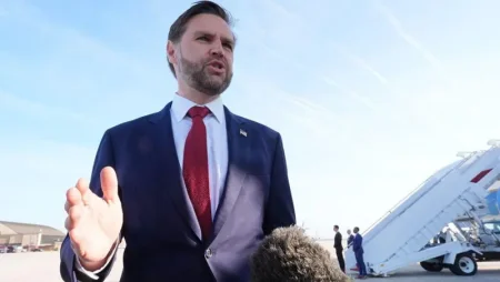 Вице-президент США Вэнс вылетел на переговоры с Ираном в Пакистане