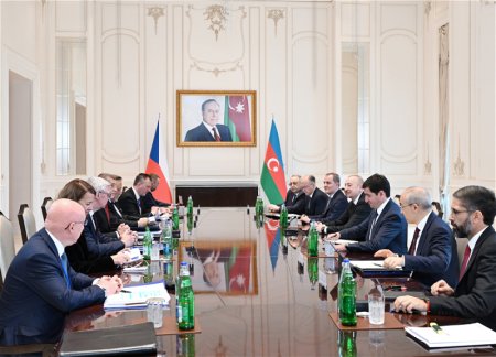 В Габале состоялась встреча Президента Азербайджана Ильхама Алиева с Премьер-министром Чехии в расширенном составе