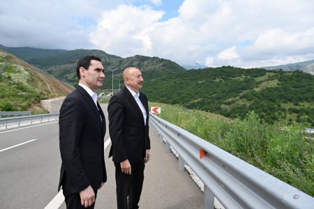 Президенты Азербайджана и Туркменистана сфотографировались на фоне села Дашалты