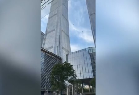 Самолет врезался в самый высокий небоскреб Пекина