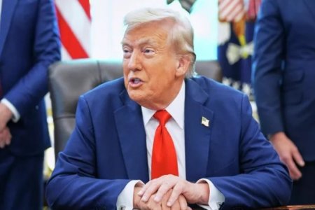 Трамп представил новый дизайн паспорта США