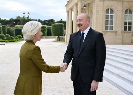 Состоялась встреча Президента Ильхама Алиева с президентом Европейской комиссии в формате «один на один»