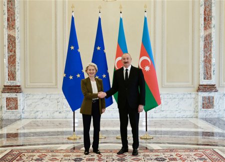 Президент Ильхам Алиев и президент Европейской комиссии выступили с заявлениями для прессы