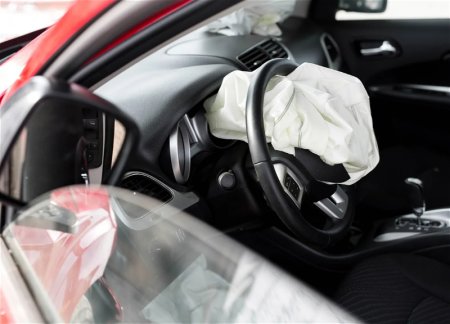 Смертельная авария в Исмаиллы: автомобиль врезался в бетонное ограждение