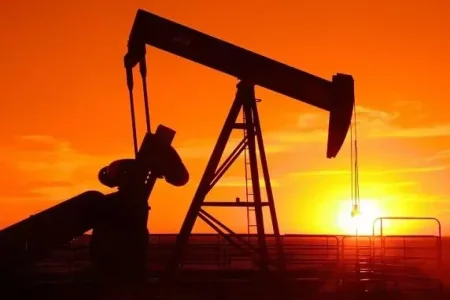 Цена на нефть приближается к 77 долларам