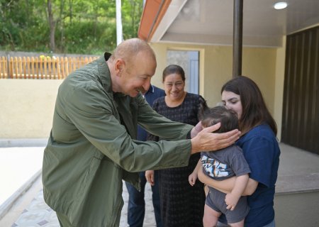 Президент Ильхам Алиев ознакомился с работами, проделанными в селе Кичик Галадереси Шушинского района, встретился с жителями, вернувшимися в село