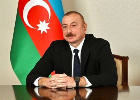 Ильхам Алиев поздравил Шавката Мирзиёева с 35-й годовщиной независимости Узбекистана
