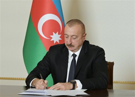Ильхам Алиев наградил медалью «Терегги» членов и сотрудников Палаты аудиторов