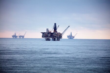 Азербайджанская нефть торговалась выше 122 долларов