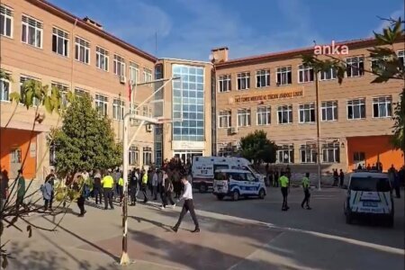 В результате вооружённого нападения возле школы в Турции 1 учащийся погиб, ещё 8 ранены