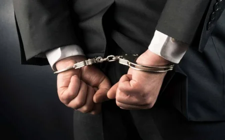 В Баку арестован отказавшийся от своих детей мужчина