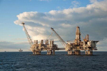 Цена азербайджанской нефти превысила 131 доллар