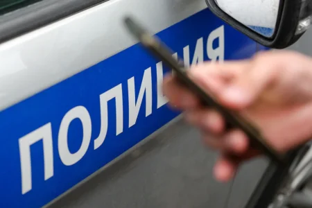 Мать душила своих детей на глазах у прохожих