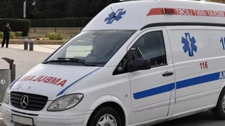 В Баку машина скорой помощи насмерть сбила пешехода
